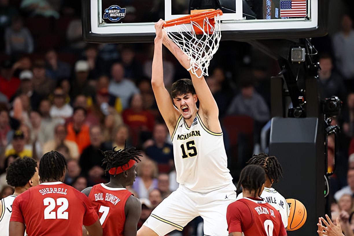 世界杯手机高清观看入口-西班牙大三冠军中锋将参加NBA选秀大会,但他也保留了返校资格?